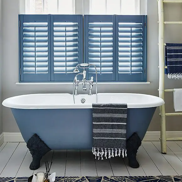 Bathroom café style shutters