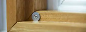 Magnet plates on shutter