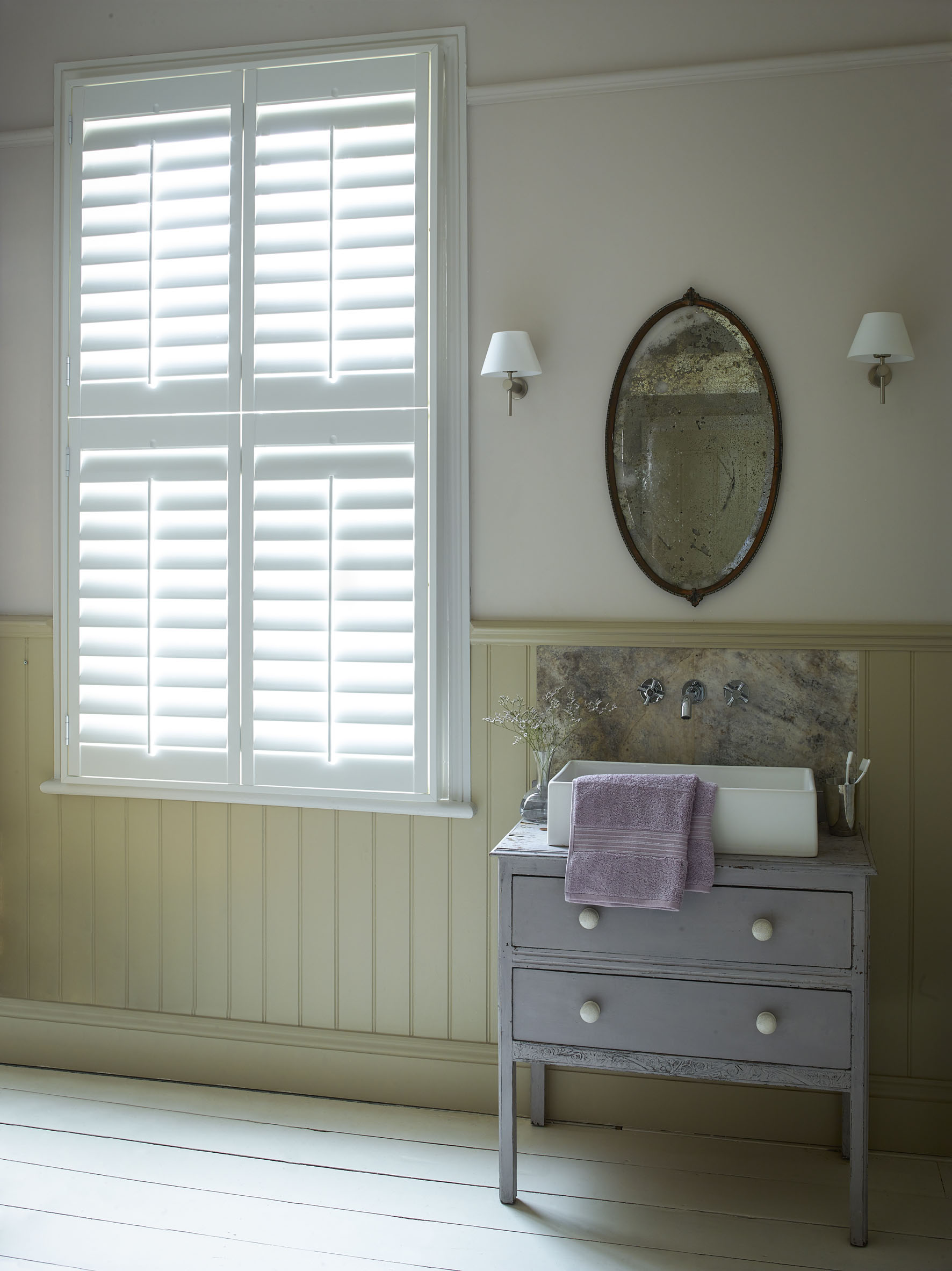 Tier on tier bathroom shutters