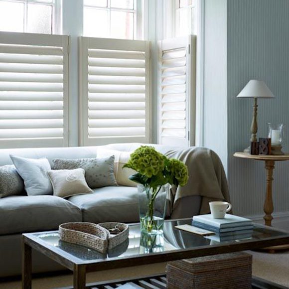 Living room café style shutters