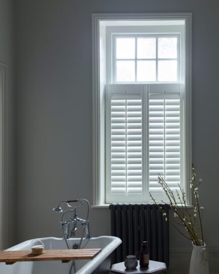 bathroom cafe style shutters in a waterproof material